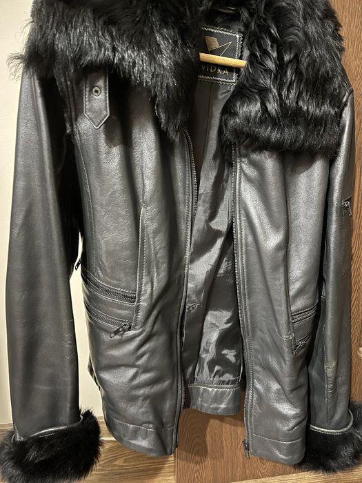 Geaca din piele cu guler si maneci din blana