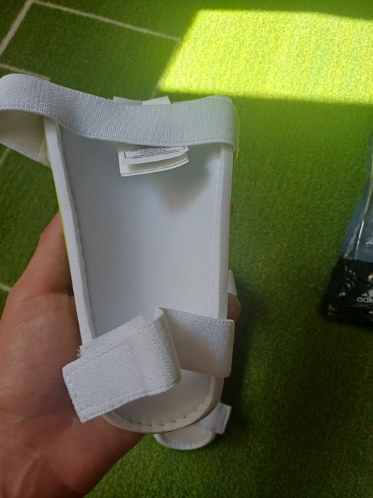 Apărători fotbal Adidas Predator