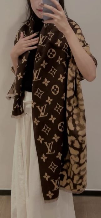 Fular  Louis Vuitton, model 2026, 2 modele