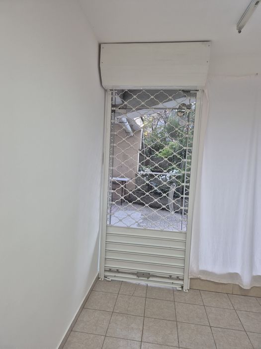 Продавам ролетна врата, оплетка