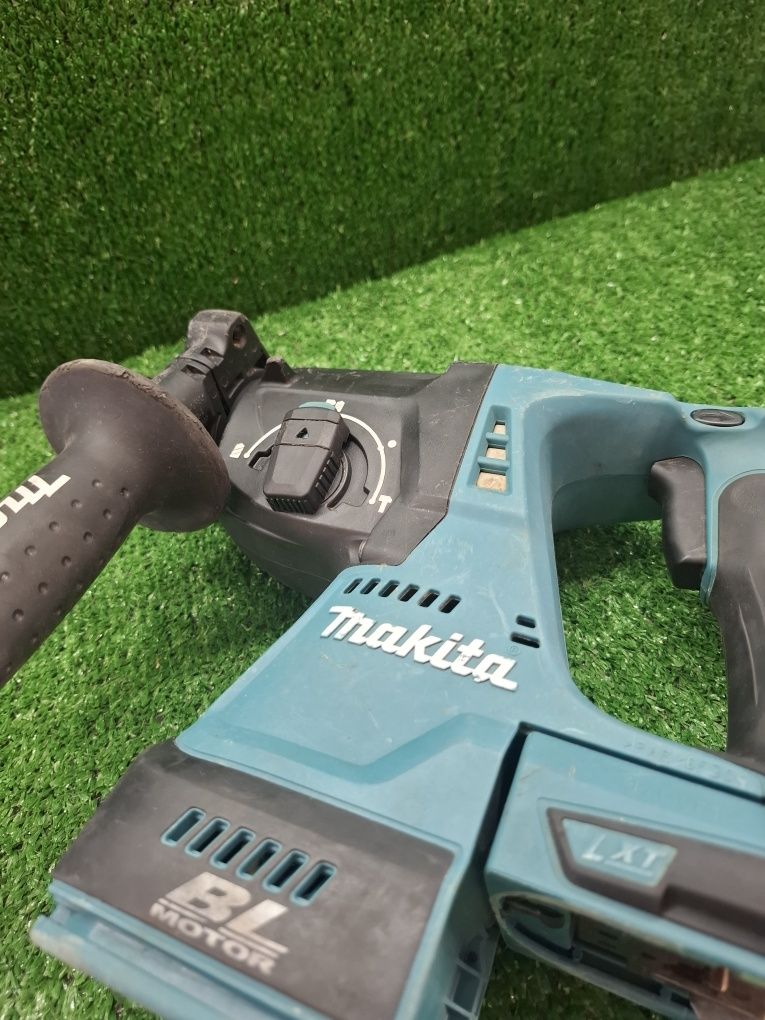 Тумбест безчетков перфоратор на Makita DHR243 + патронник.