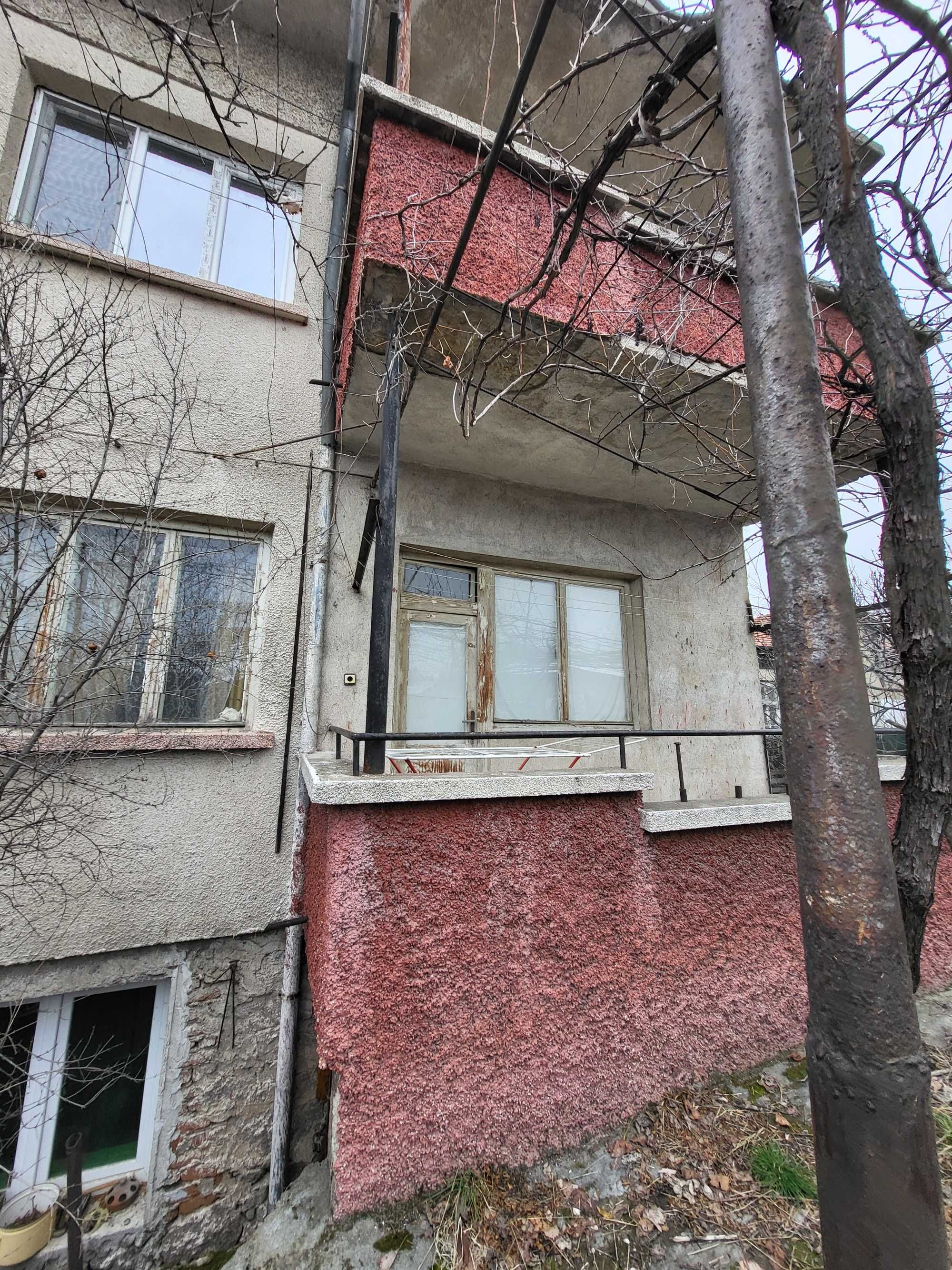 Продава къща в гр.Пещера