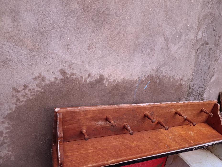 Старинная вешалка из натурального дерева