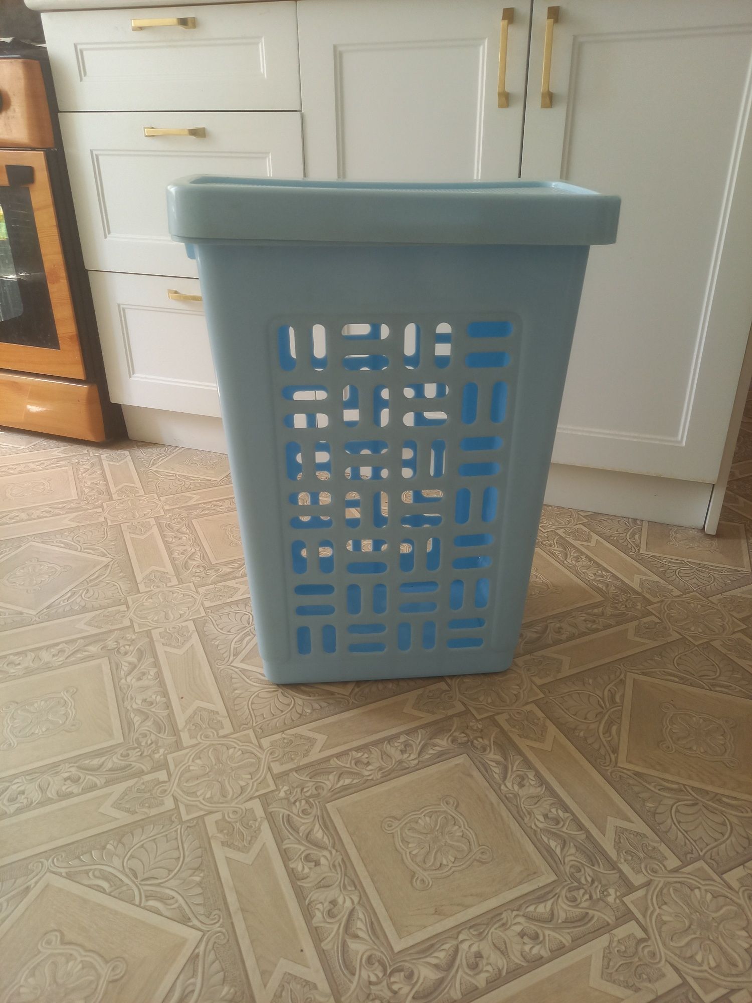 Продам корзину для белья