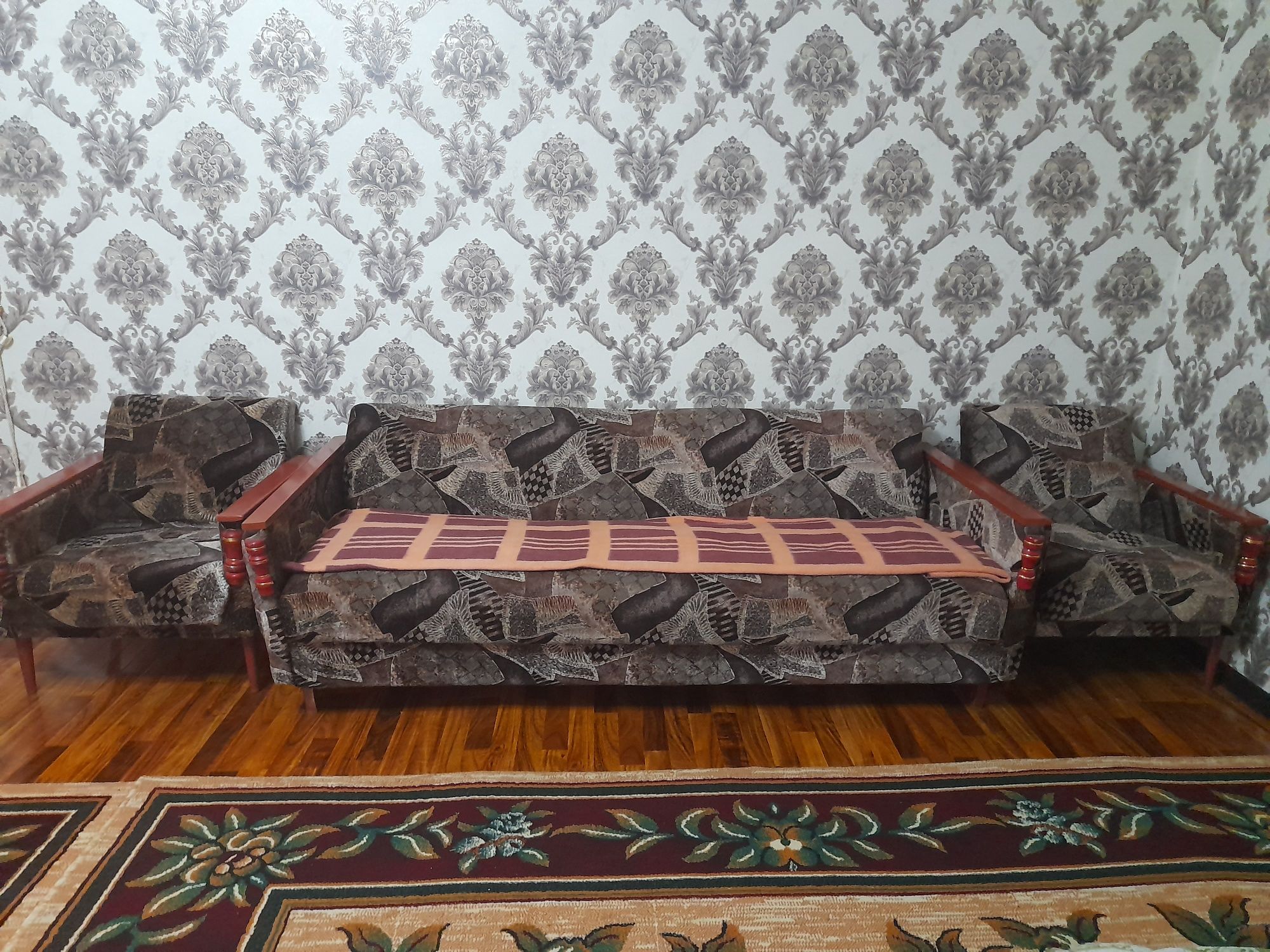 muzlatgich,viskiy,marazilnik,televizor,divanshkaf,
