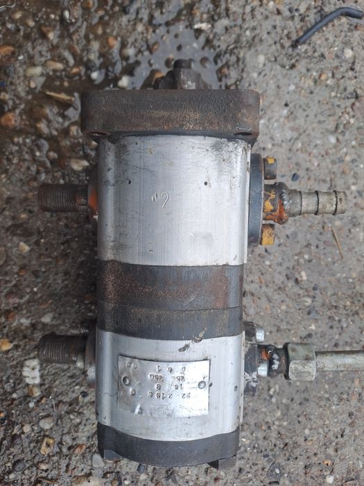 Pompa hidraulica dublu corp