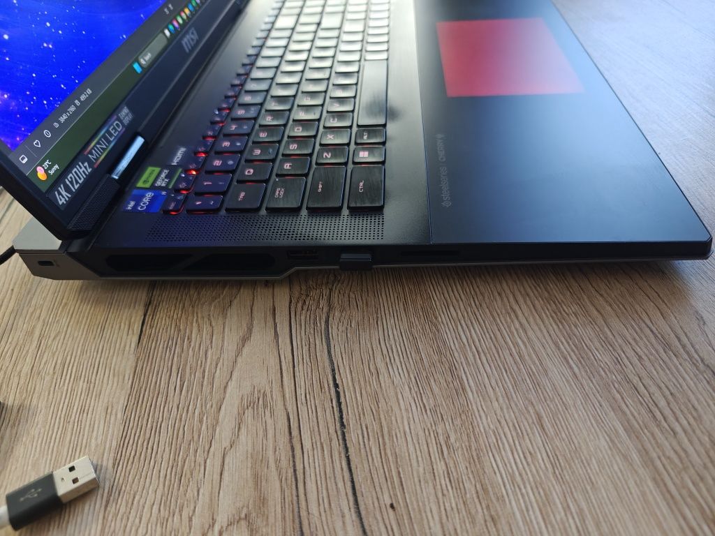 Изключително мощен геймърски лаптоп MSI Titan 18 HX A14V , в гаранция