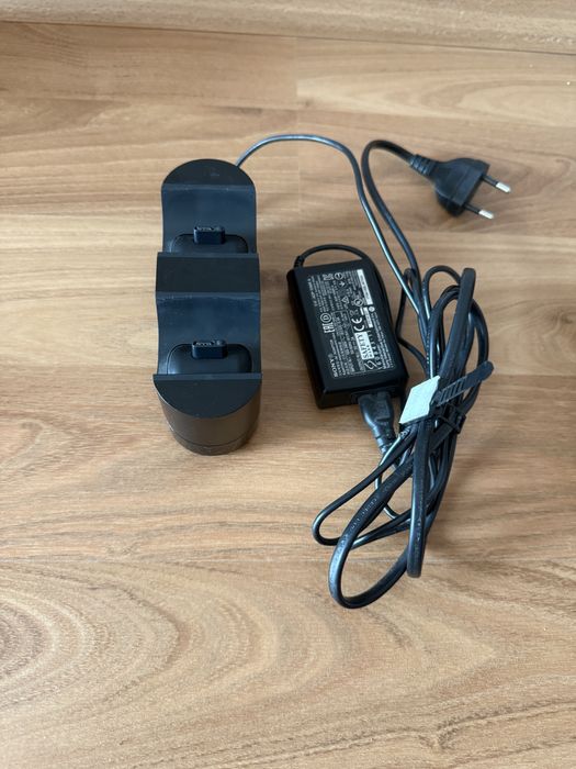 Оригинална стойка за зареждане на джойстици PS4 Playstation 4