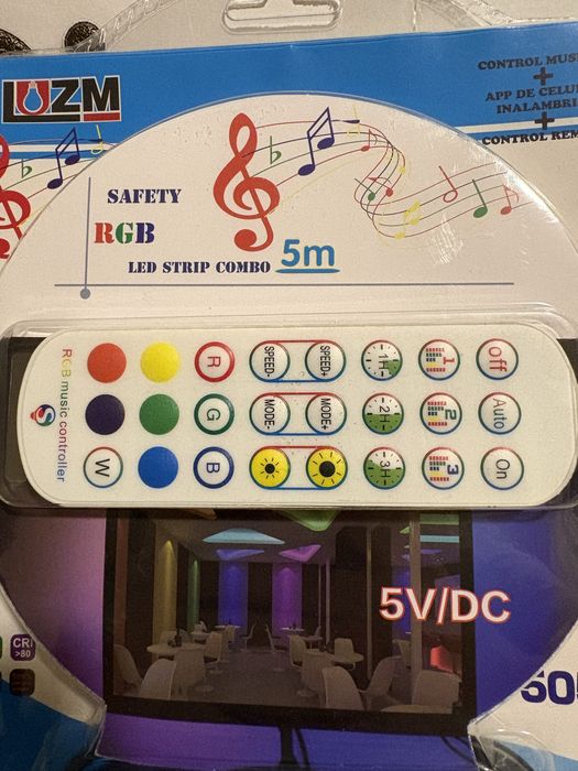Bandă LED RGB 5050 5 Metri Control prin Telecomandă Aplicație Mobilă
