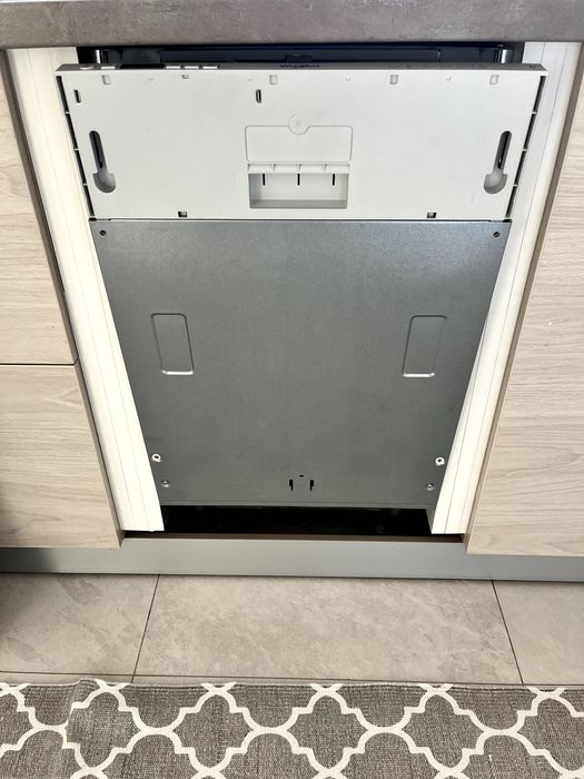 Masina de spalat vase Whirlpool 45 cm noua 4 ani garanție