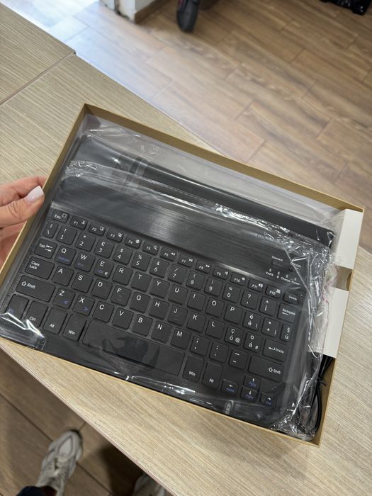 Husa + Tastaura IVEOPPE pentru Samsung Tab A9 Plus, NOUA!!!