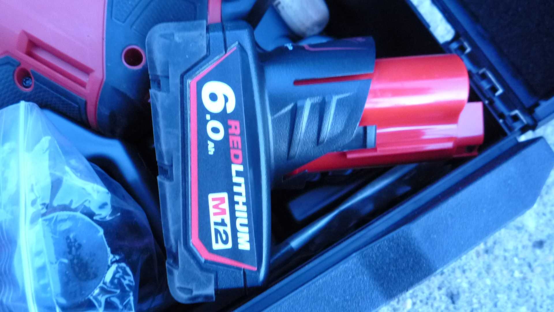 Трион верижен акумулаторен MILWAUKEE M12 FHS-602X