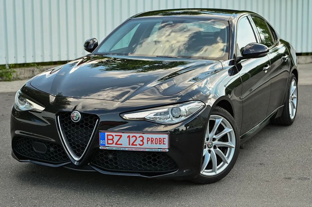 Alfa Romeo Giulia Bi-Xenon/ Distronic/ Piele neagra/ Memorii/ Navi mare/ Garantie 1 an