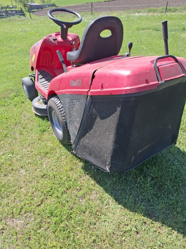 Tractoras de tuns iarba