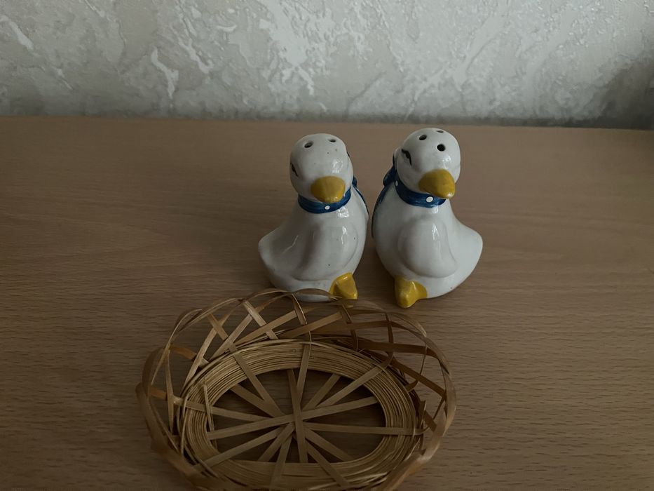 Продам солонку и перечницу