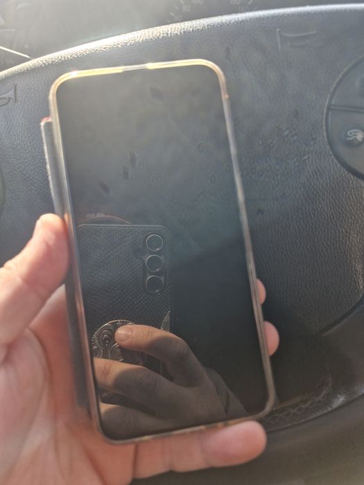 Самсунг а40 жағдайы жаксы Мамкі устаган