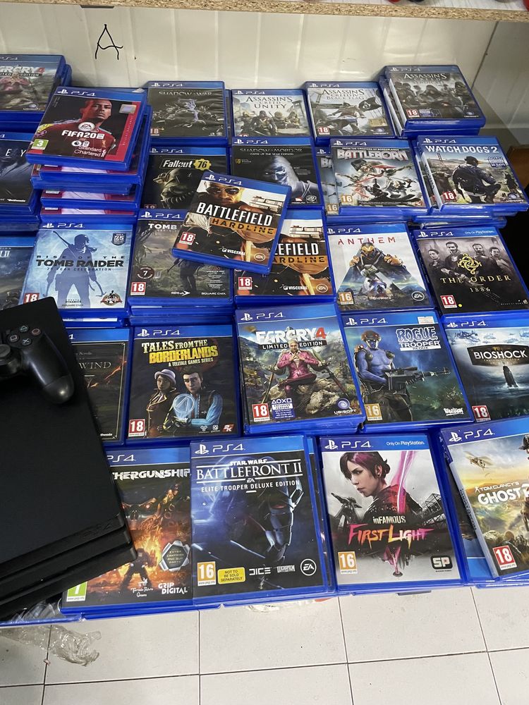 Playstation 4 pro impecabil 2 manete 3 jocuri cadou Garantie 30 zile