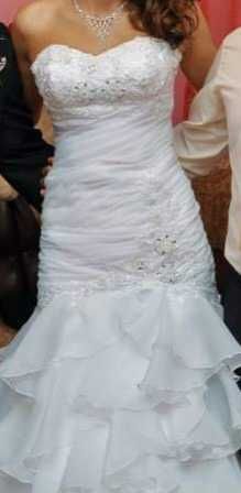 Vand rochie de mireasa stil sirena in stare foarte buna.