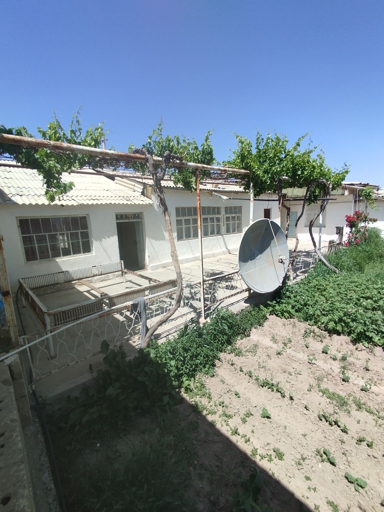 Hovli sotiladi narpay 7 bulim