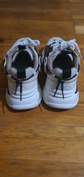 Эркаклар красовкаси сотилади срочно 300минг ками бор