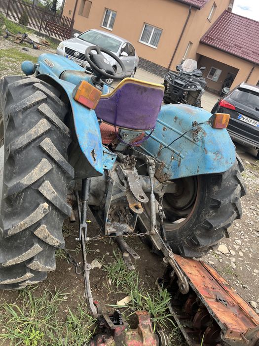 Dezmembrez Fordson dexta piesa