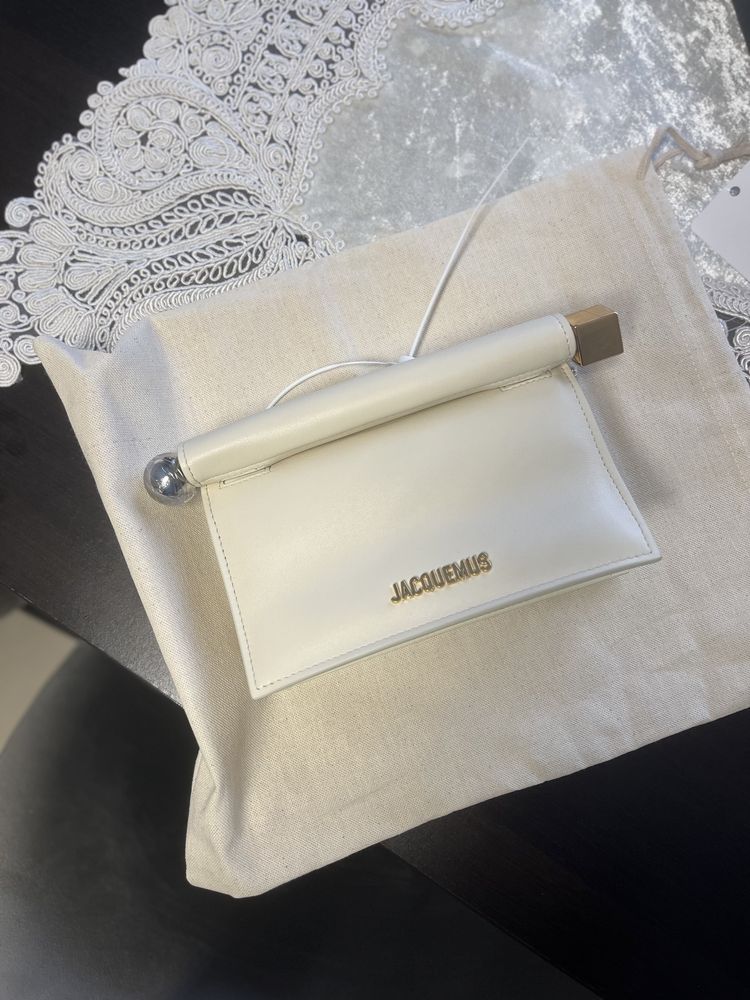 Jacquemus le petite pochette