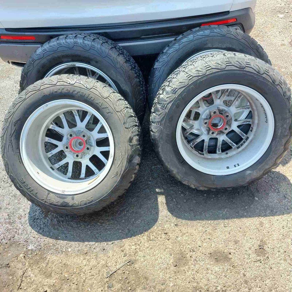 Продавам Гуми 215 65 16