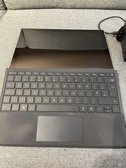 Microsoft Surface Pro 6 8gb i5 + Клавиатура + Зарядно-Докинг станция