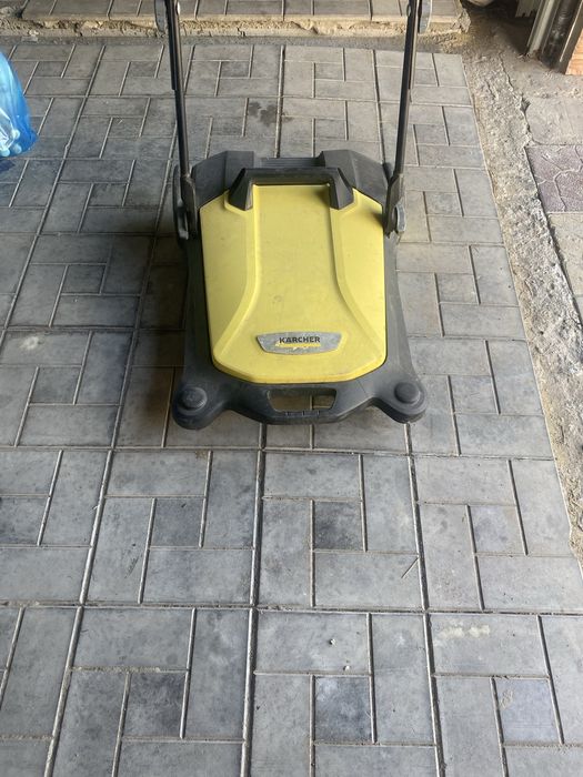 Подметательная машина karcher