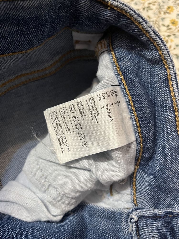 Pantaloni de blug scurti talie inalta H&M marime 34 purtati o data