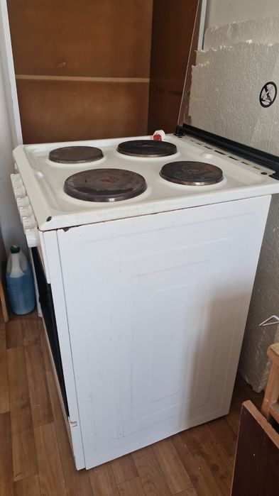 Продам электрическую плиту