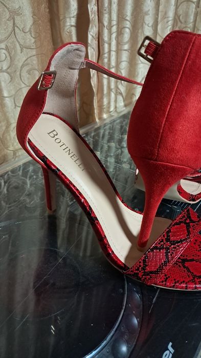 Sandale ocazie toc înalt 11cm.