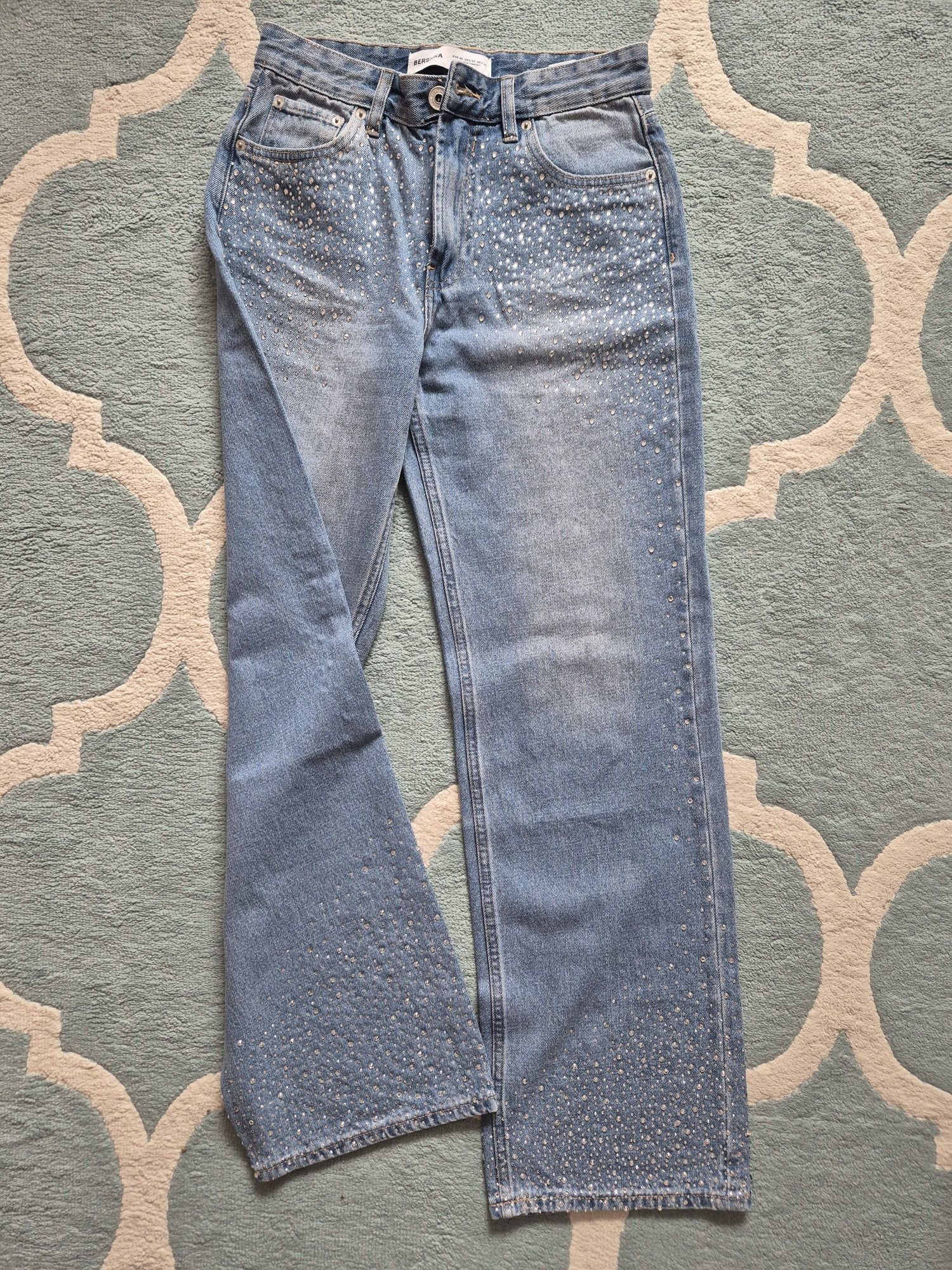 Blugi bershka cu strasuri /pietre