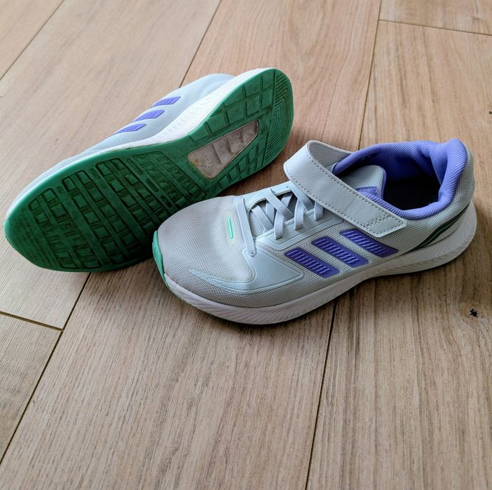 Adidas fete marime 36 2/3 EU