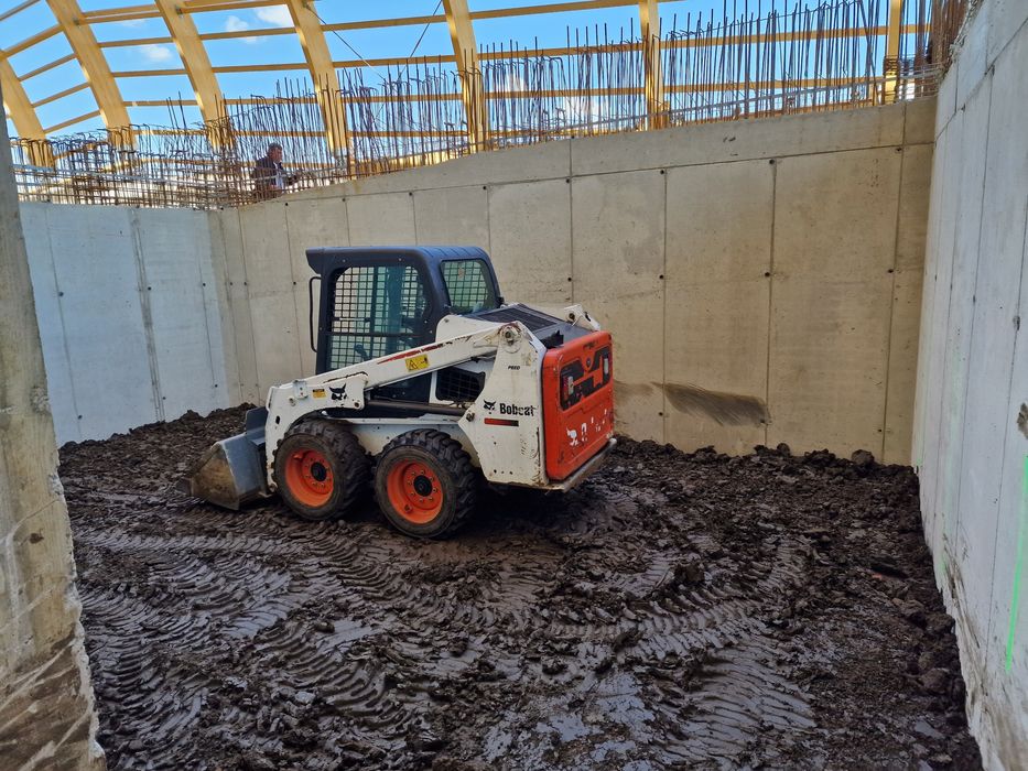 Închiriez vând Bobcat s450