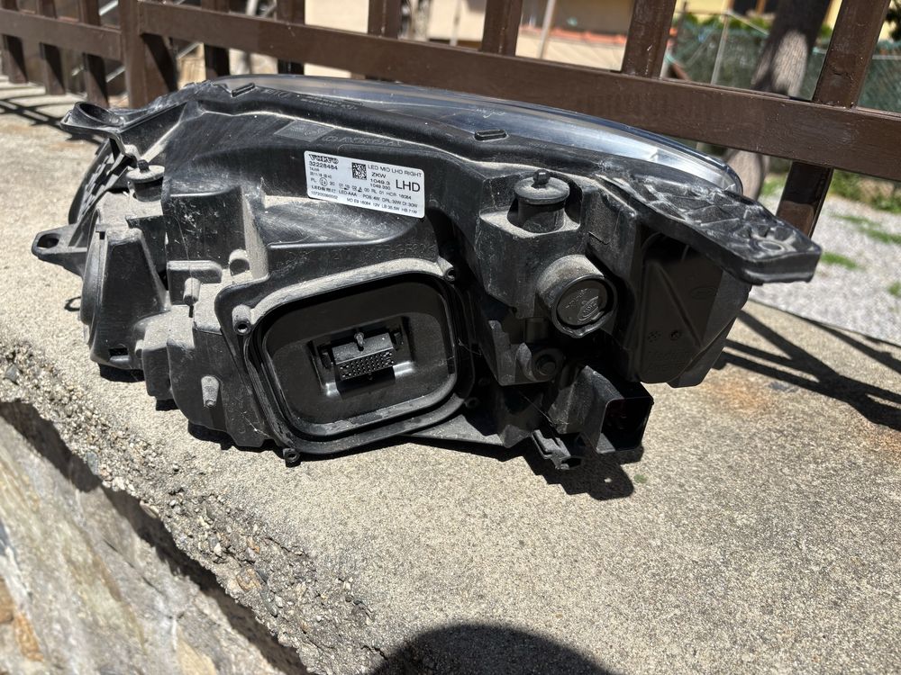 Фар десен фарове FULL LED SYSTEM за Волво В40 Volvo V40