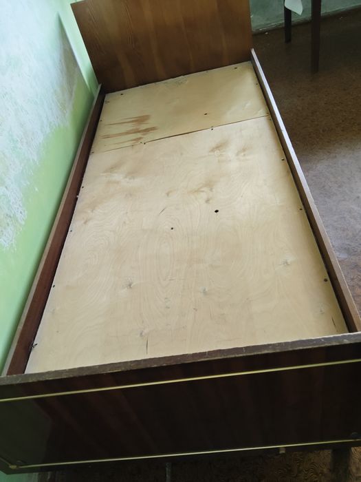 Кровать (полтора)  б\у с матрасом срочно