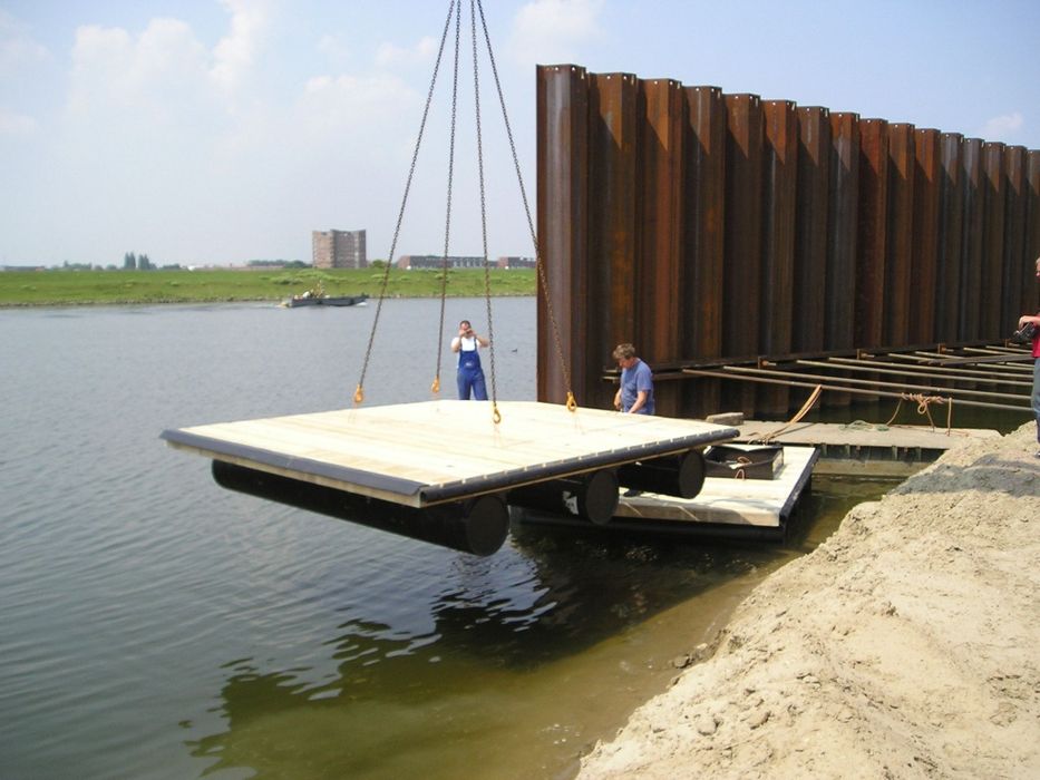 Pontoane plutitoare / Flotoare din polietilenă SUB PREȚUL PIEȚEI