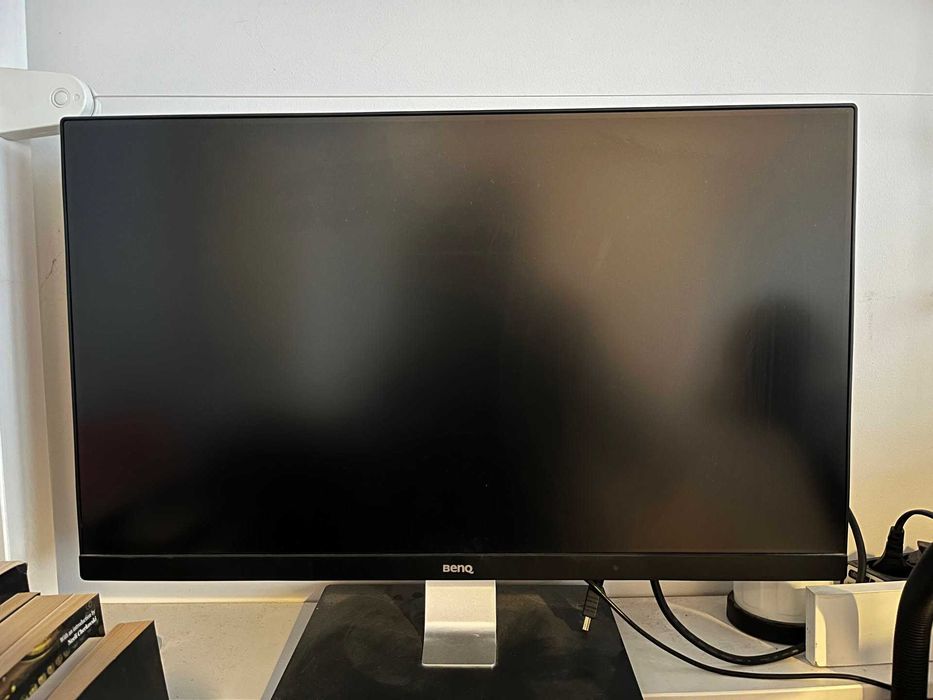 Два IPS монитора - 21.5" Dell P2214Hb и 23.8" BenQ GW2406Z