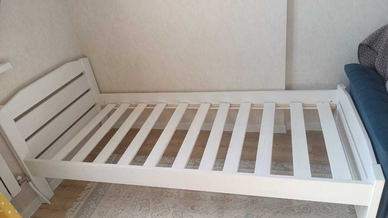 Продам кровать без матраса