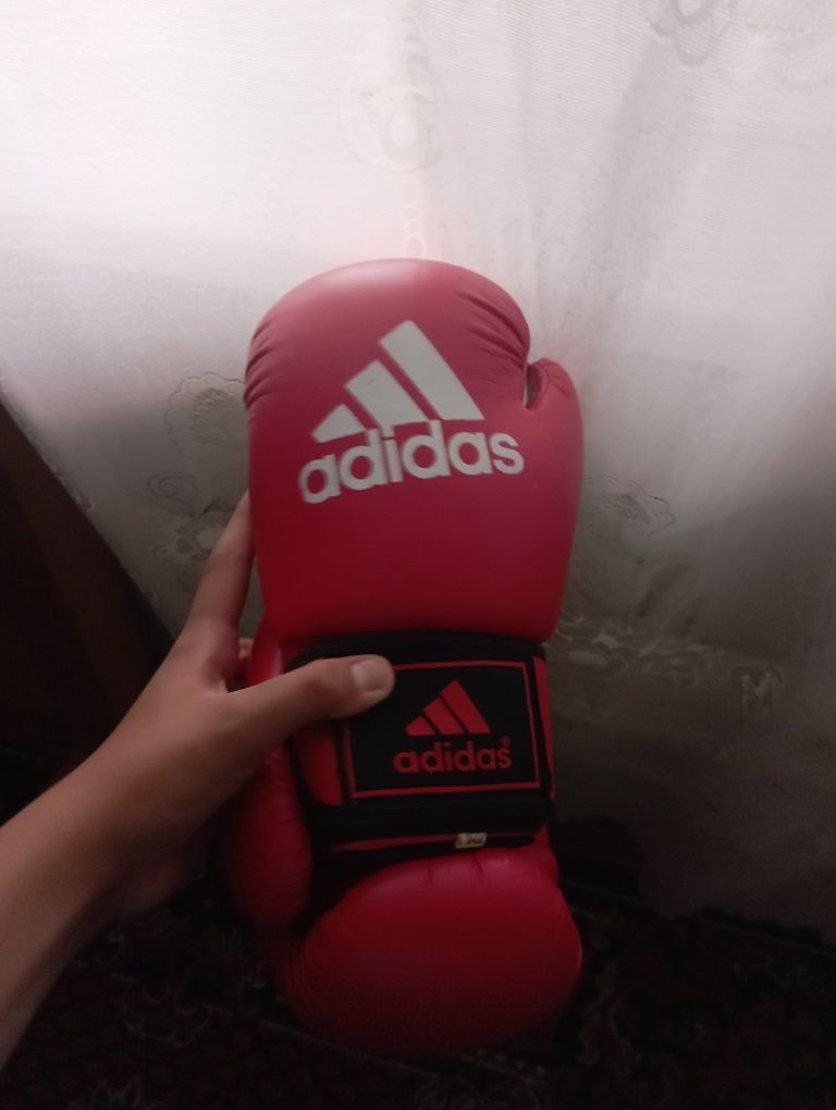 Боксерный перчатка