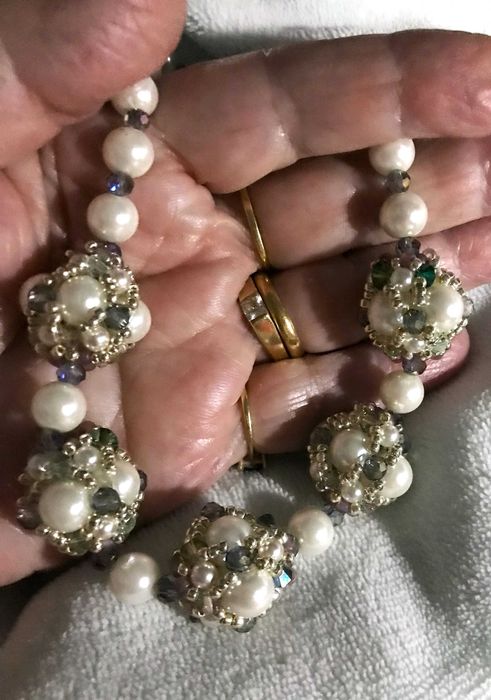 Colier handmade cu perle,diferite margele si incuietoare de argint
