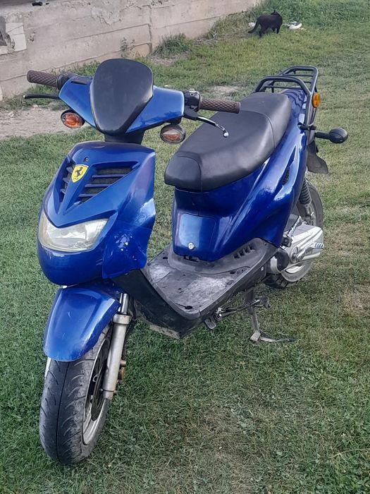 Vănd motor pornește la cheie și la pedală