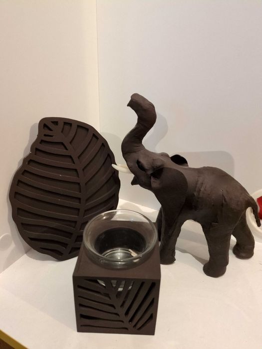 Свещник и слонче