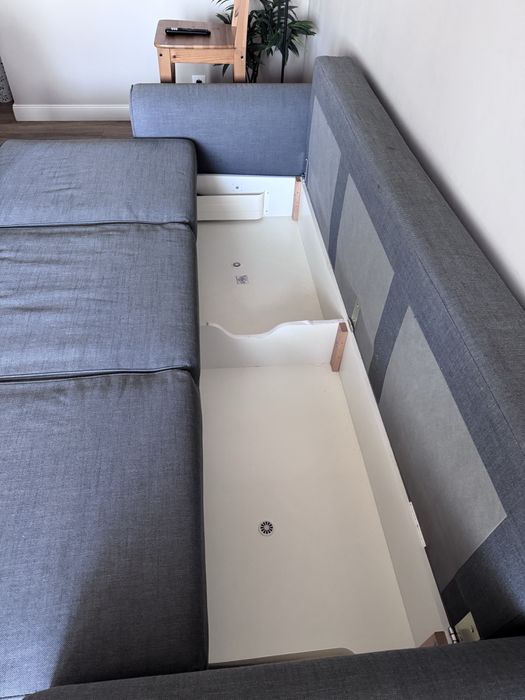 Canapea extensibila Ikea 3 locuri cu spatiu de depozitare si taburet