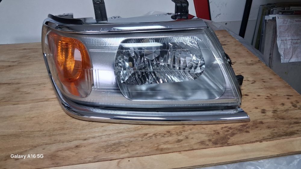 Фар Mitsubishi Pajero sport
