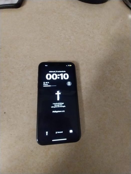 Iphone Xr cu zgarieturi usoare