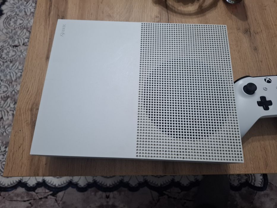 Vând xbox one s 500gb