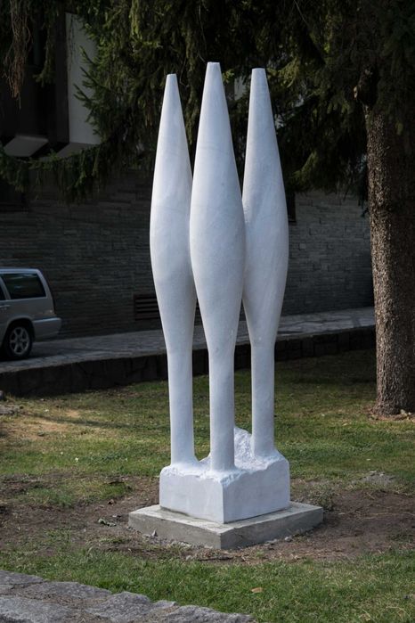 ГОЛЯМА скулптура, статуя, камък, метал, фибростъкло и смола, стиропор.