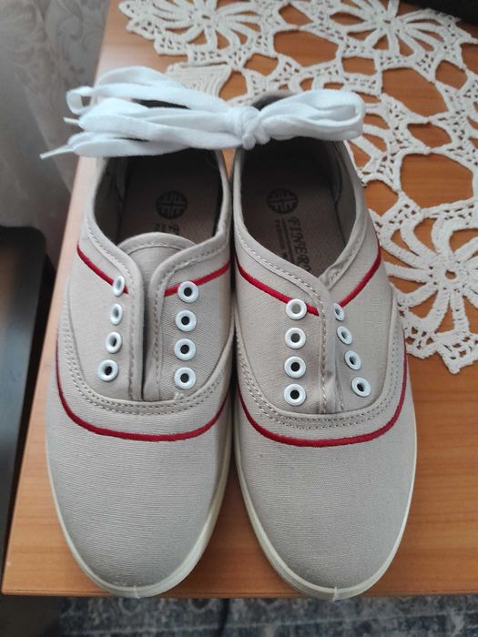 Teniși noi, unisex, 3 perechi, 3 culori - mărimi: 36 - 2 și 40 - 1